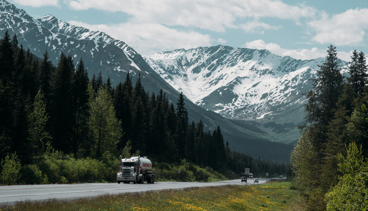 Hyra bil och köra runt på halvön Kenai i den amerikanska delstaten Alaska