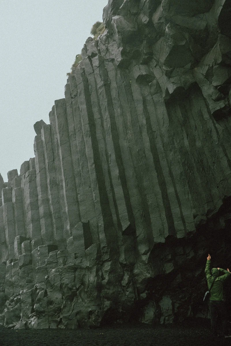 4 saker att se och göra på södra Island - besök den svarta stranden Reynisfjara