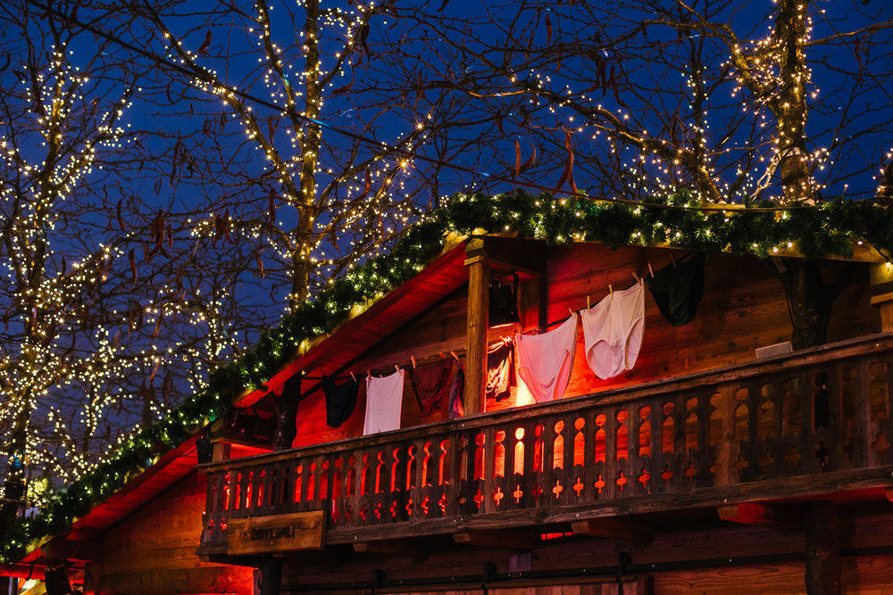 Besök roliga och annorlunda julmarknaden Santa Pauli som är ett tips i guiden till Hamburgs 4 bästa julmarknader.