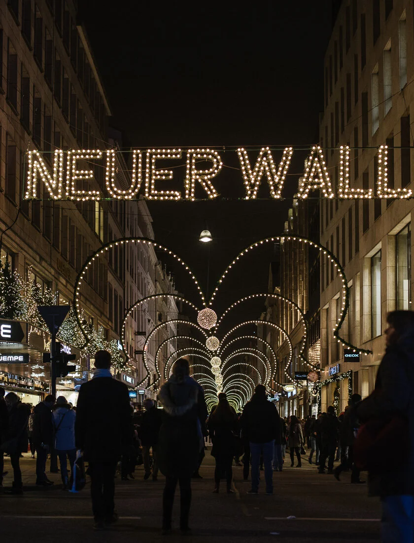 Neur wall shoppinggata vid White magic julmarknad i Hamburg.