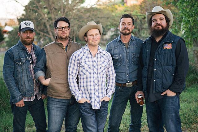 The verdict is in on the (awesome) Turnpike Troubadours record. Read the Ruralicity review on the blog. Link in profile. #turnpiketroubadours #newmusic #goodmusic #countrymusic #reddirt #reddirtmusic #fiddle Photo courtesy Justin Voight.