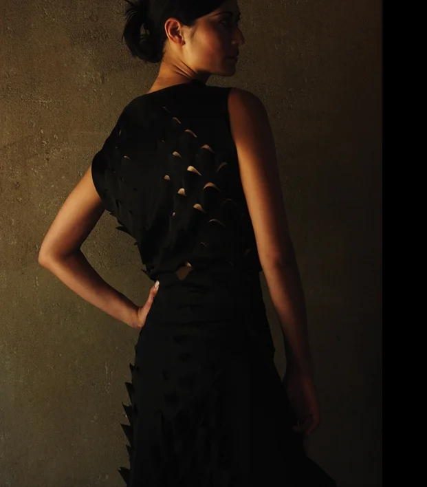 Long_Black_dress_07b.jpg