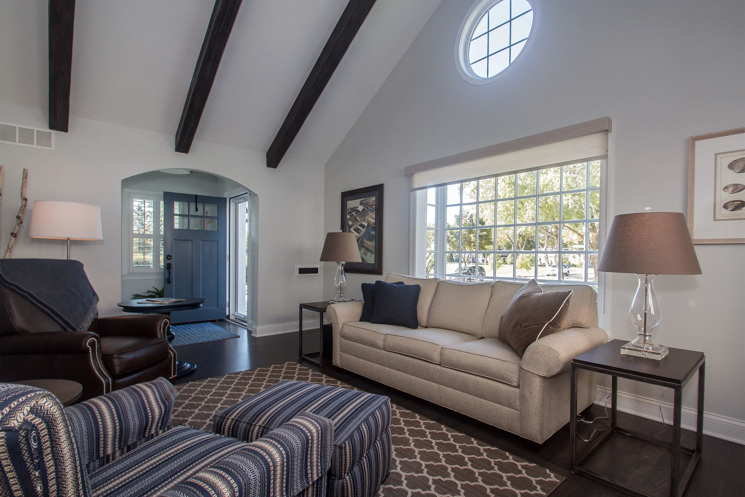 JZID-SheffieldAve-LivingRoom2.jpg