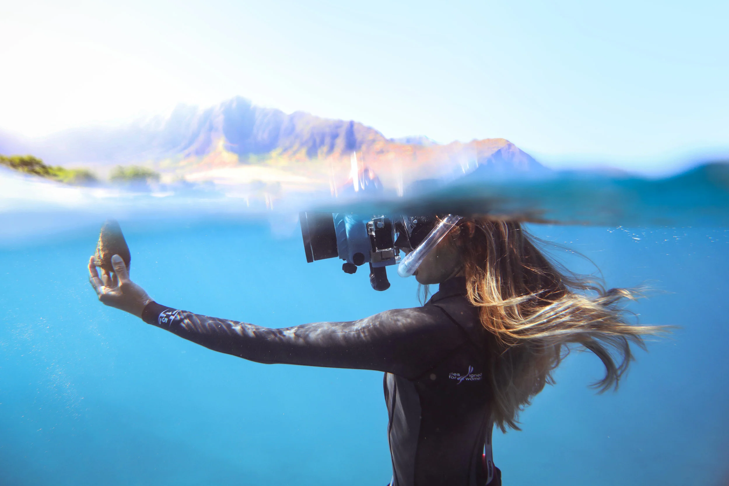 Asia Brynne, Oahu Photographer, photographing a shell underwater