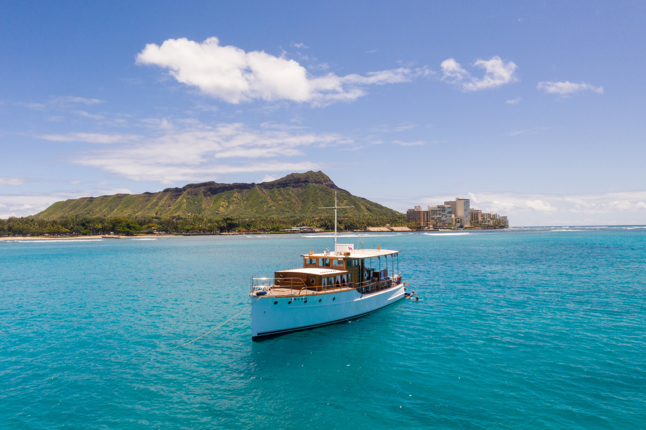 The wooden boat Vida Mia in Waikiki