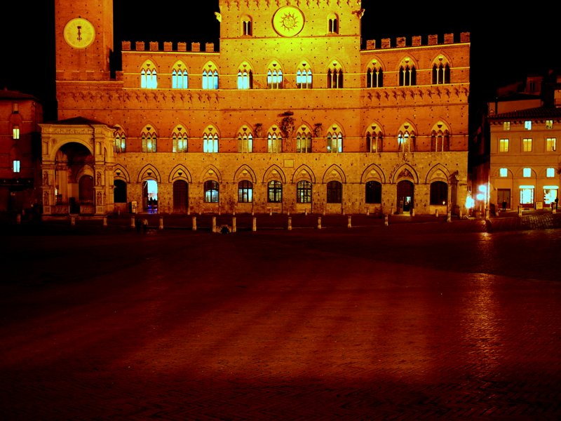 Piazza del Campo glowing after dark