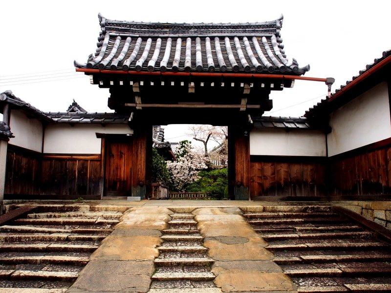 Small shrine on the way to the temple
