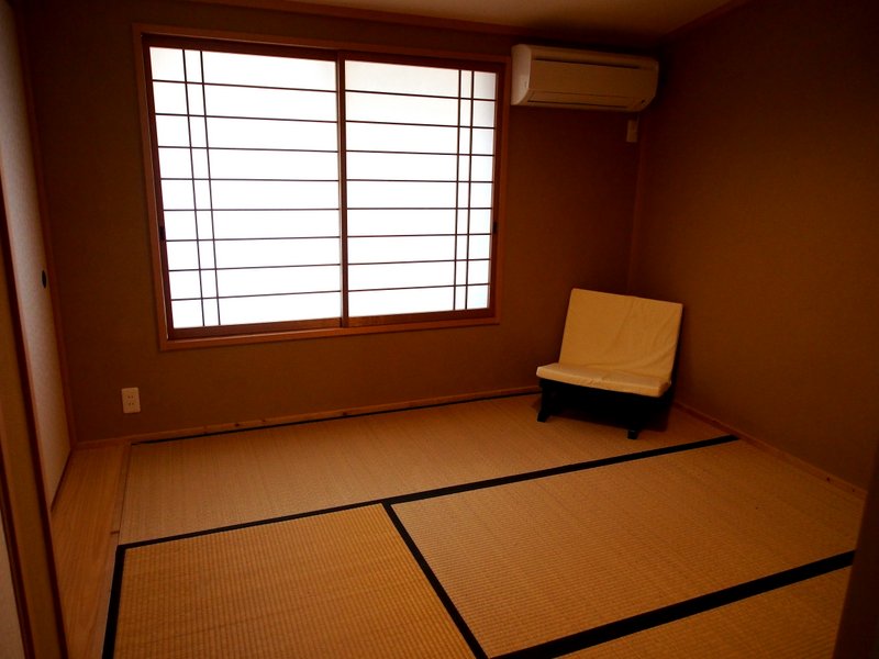 Peter and Leas room - no beds!