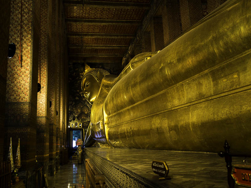 That is one big Buddha