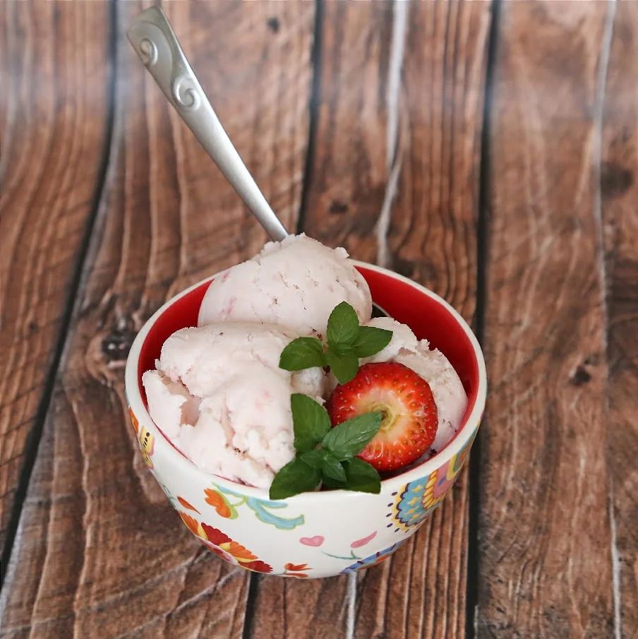 Strawberry Vanilla Ice Cream - HOMEMADE!