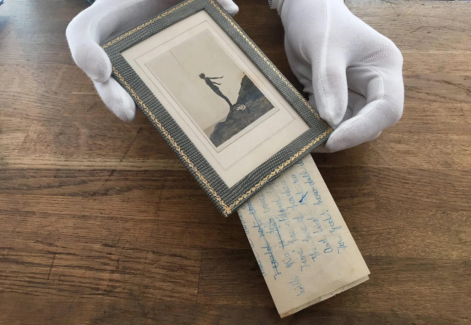 Unknown-poems-by-Daphne-du-Maurier-found-hidden-1.png