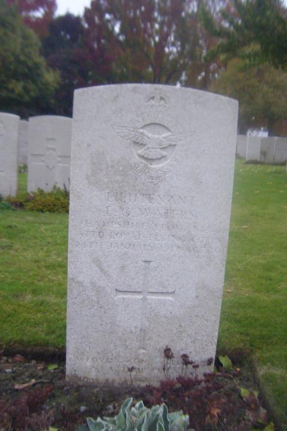 Eric Waters' grave in Lijssenthoek Military Cemetery_2.jpg