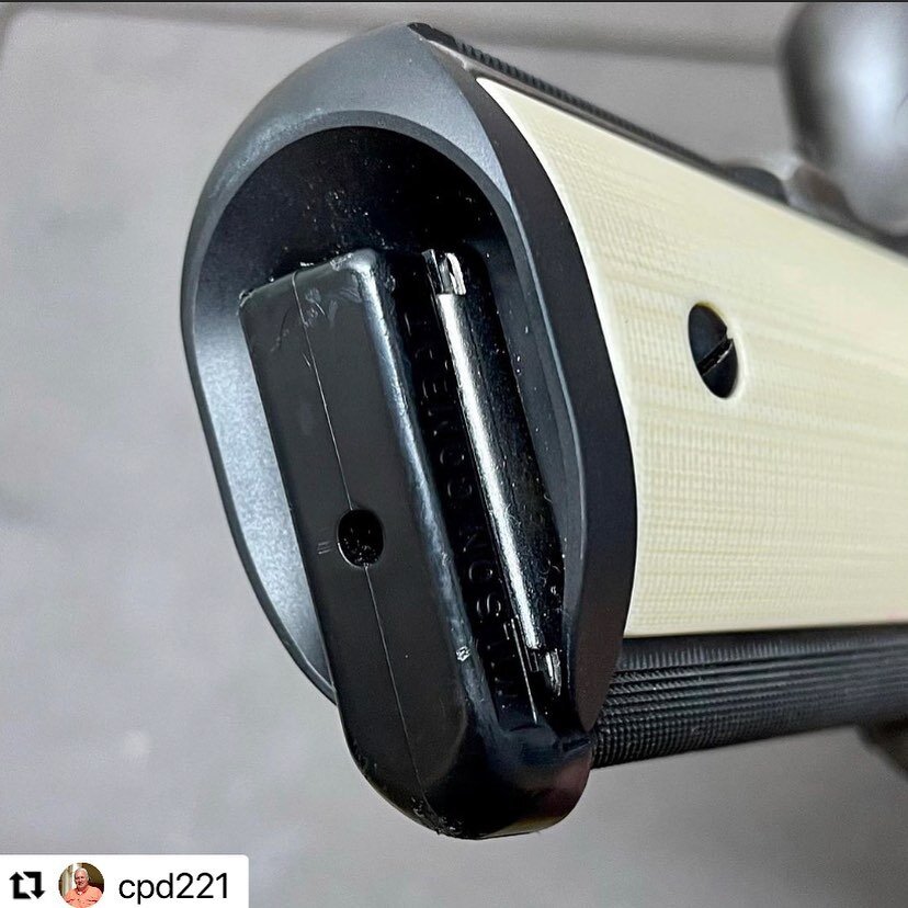 Thanks to our good friend Rob for posting these awesome pics of the Chen SI Magwell on his Les Baer 1911! Looks fantastic on your pistol😊

If you want your pistol to look as cool as Robs, check out the SI Magwell in the link in our bio!

#SIMagwell 