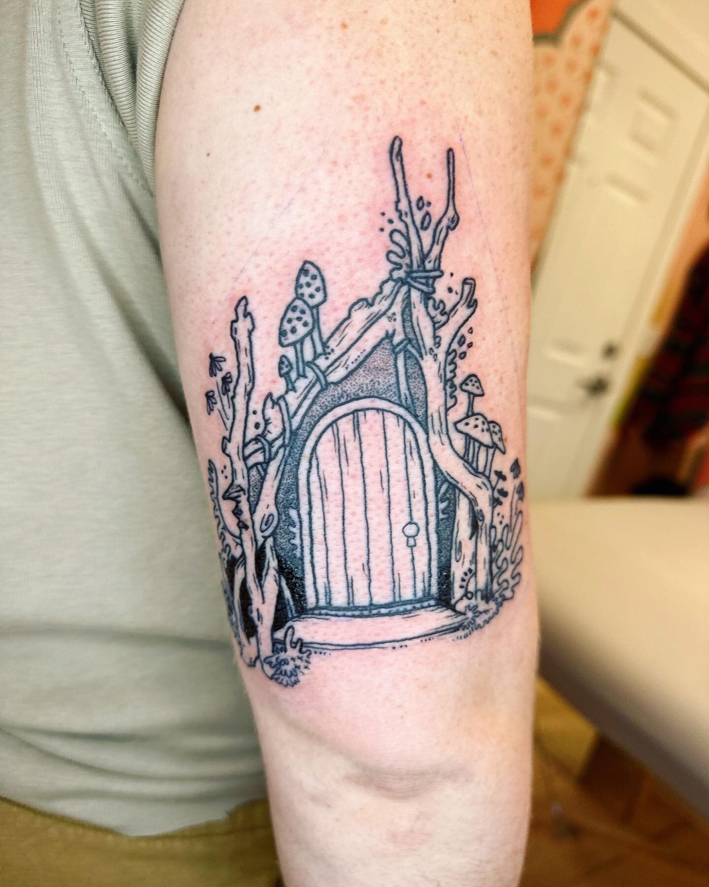 A little fairy door!
-
-

#tattoo #tattooideas #tattoos #pdxtattoo #pdxtattooartist #pdxtattooers #drawing #ink #inkedgirls #illustration #illustrationartists #illustrator #flashtattoo #flashsheet #flashtattoos #flash #flashtats #pdxart #pdxartist #p