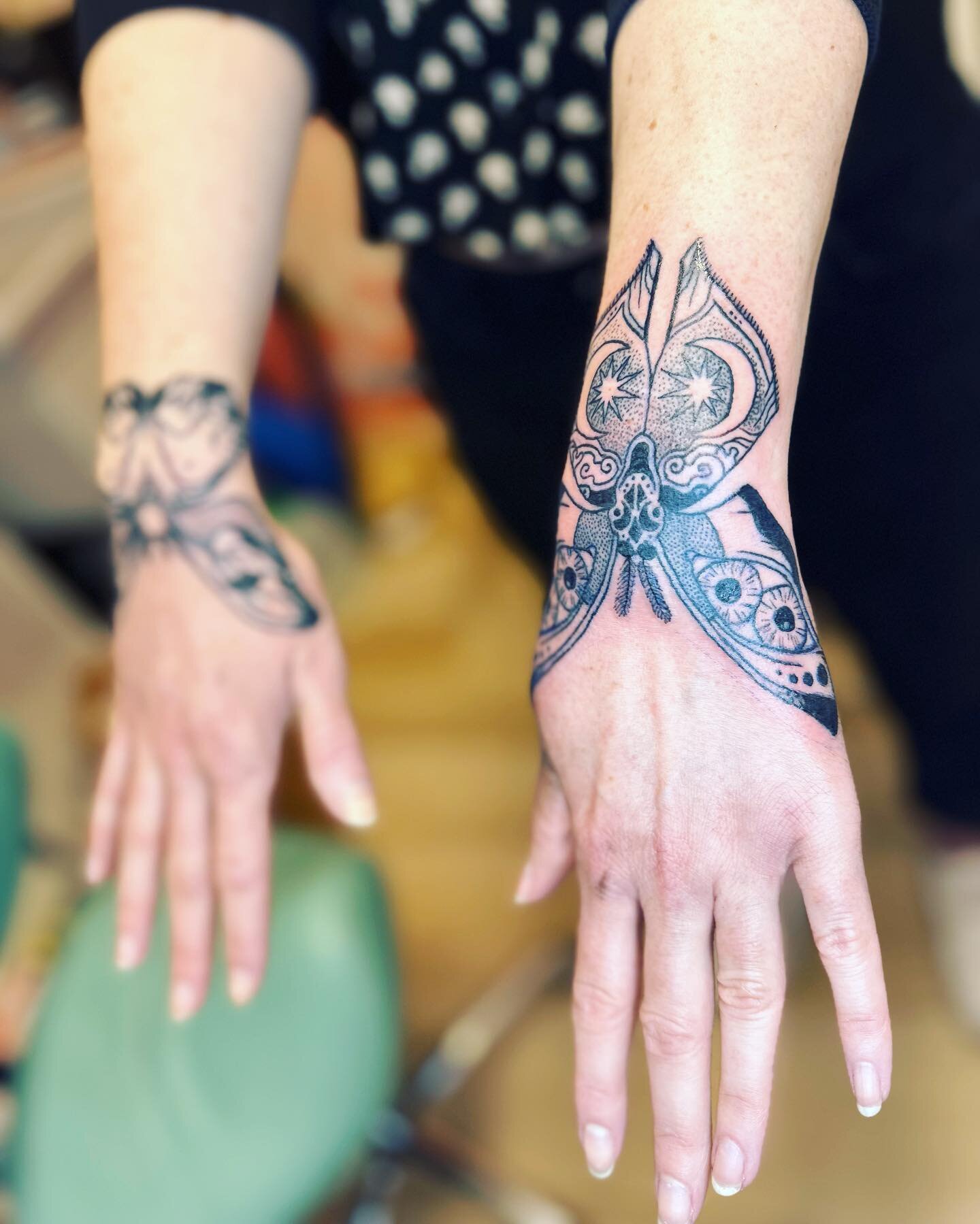 Some moth hands to help your fingertips flutter. Done over two sessions, these babies make me so happy. Constantly learning, moving forward with my craft; it&rsquo;s all so rewarding. 
-
-

#tattoo #tattooideas #tattoos #pdxtattoo #pdxtattooartist #p