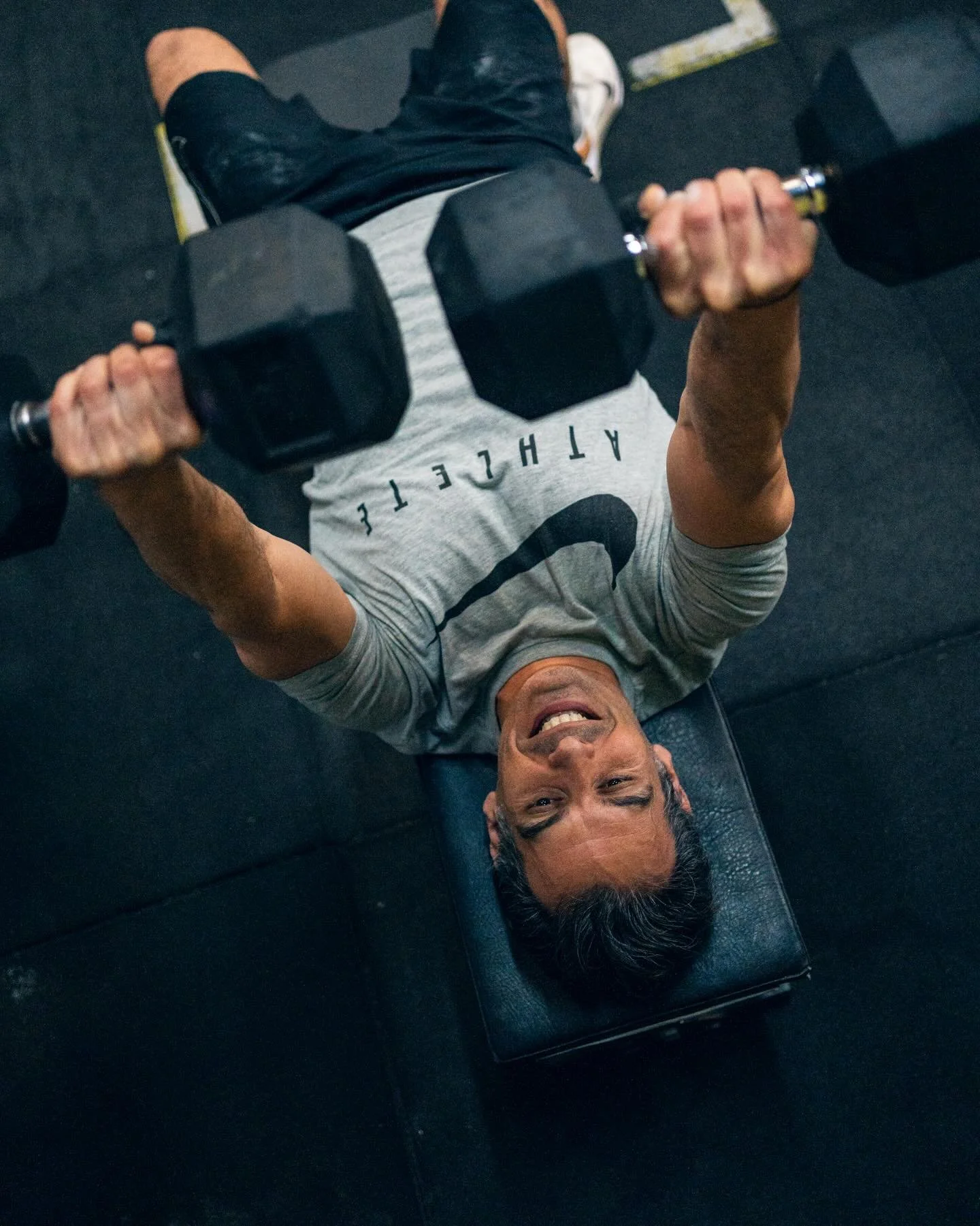🏋️&zwj;♀️ Entrena con prop&oacute;sito.

Cada clase est&aacute; guiada por profesionales que te ayudan a mejorar tu movimiento, aumentar tu energ&iacute;a y alcanzar tus objetivos paso a paso.

Porque crecer es m&aacute;s f&aacute;cil cuando formas 
