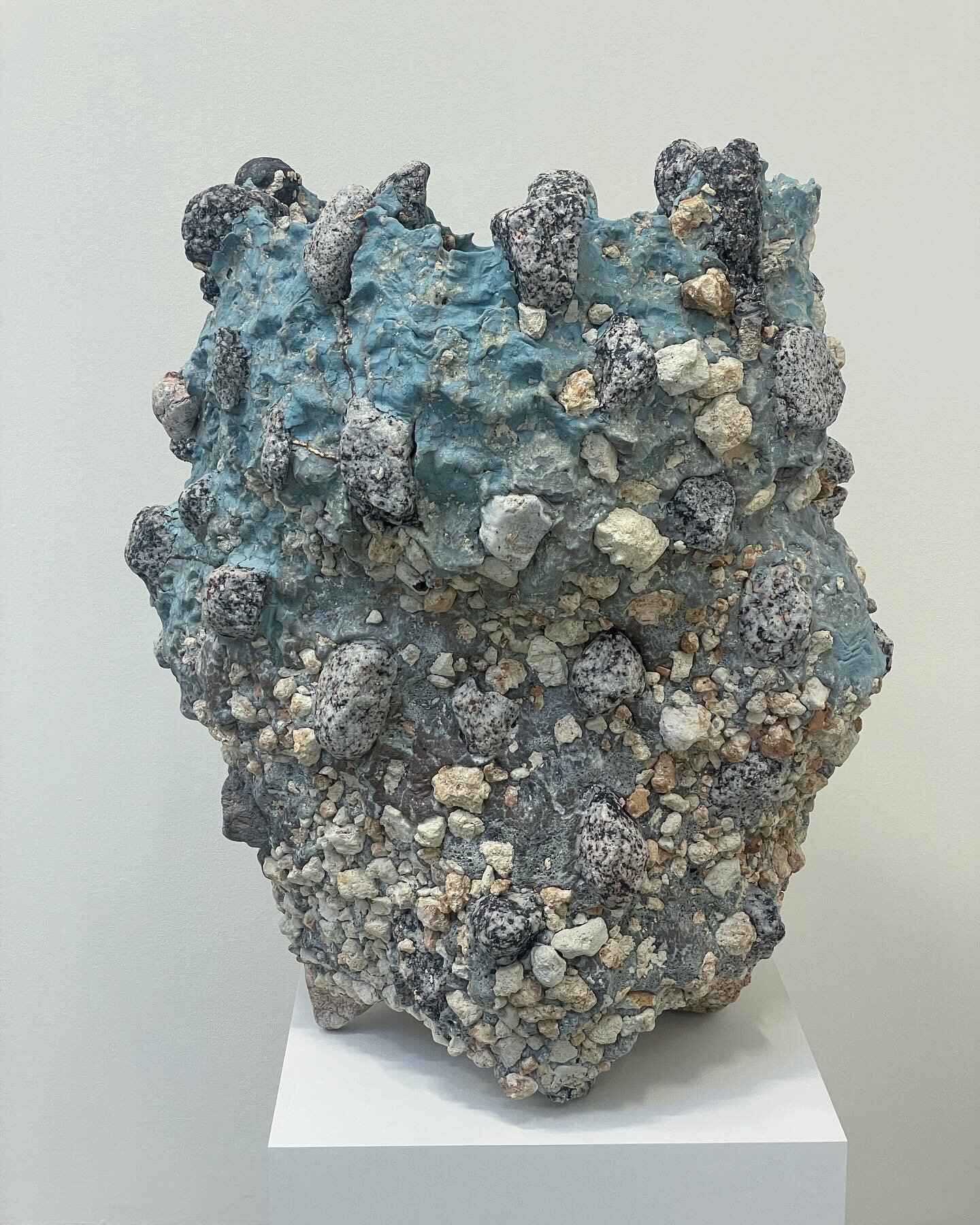 Masaomi Yasunaga: Clouds in the Distance @lisson_gallery 

Stunning work by this Japanese sculptor who &lsquo;uses glaze as his primary material rather than clay, often combining it with raw elements &ndash; feldspar, whole rocks, metal or glass powd