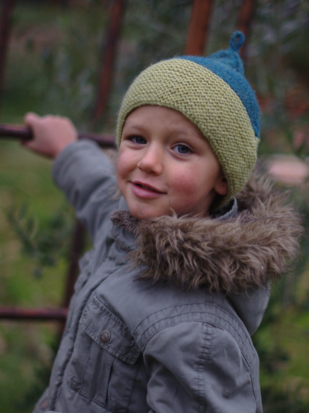 Kabouter cable pixie Hat knitting pattern