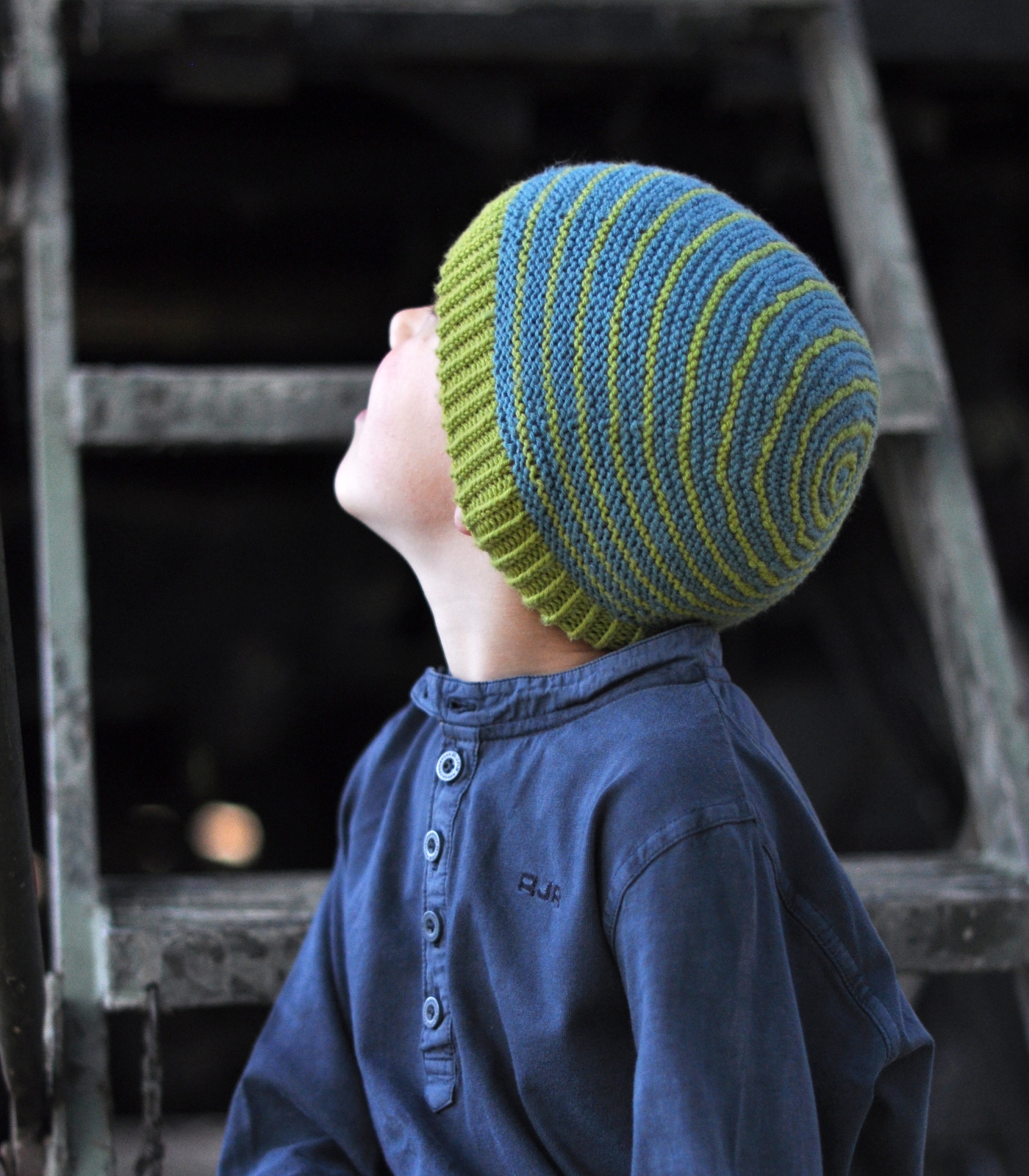 Labyrinth striped beanie knitting pattern