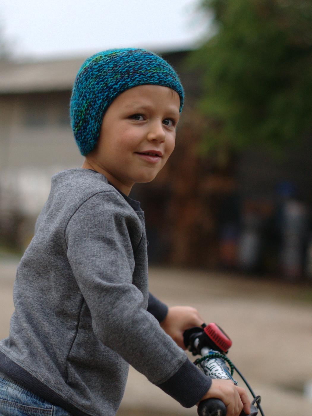 Quynn chullo pixie Hat knitting pattern