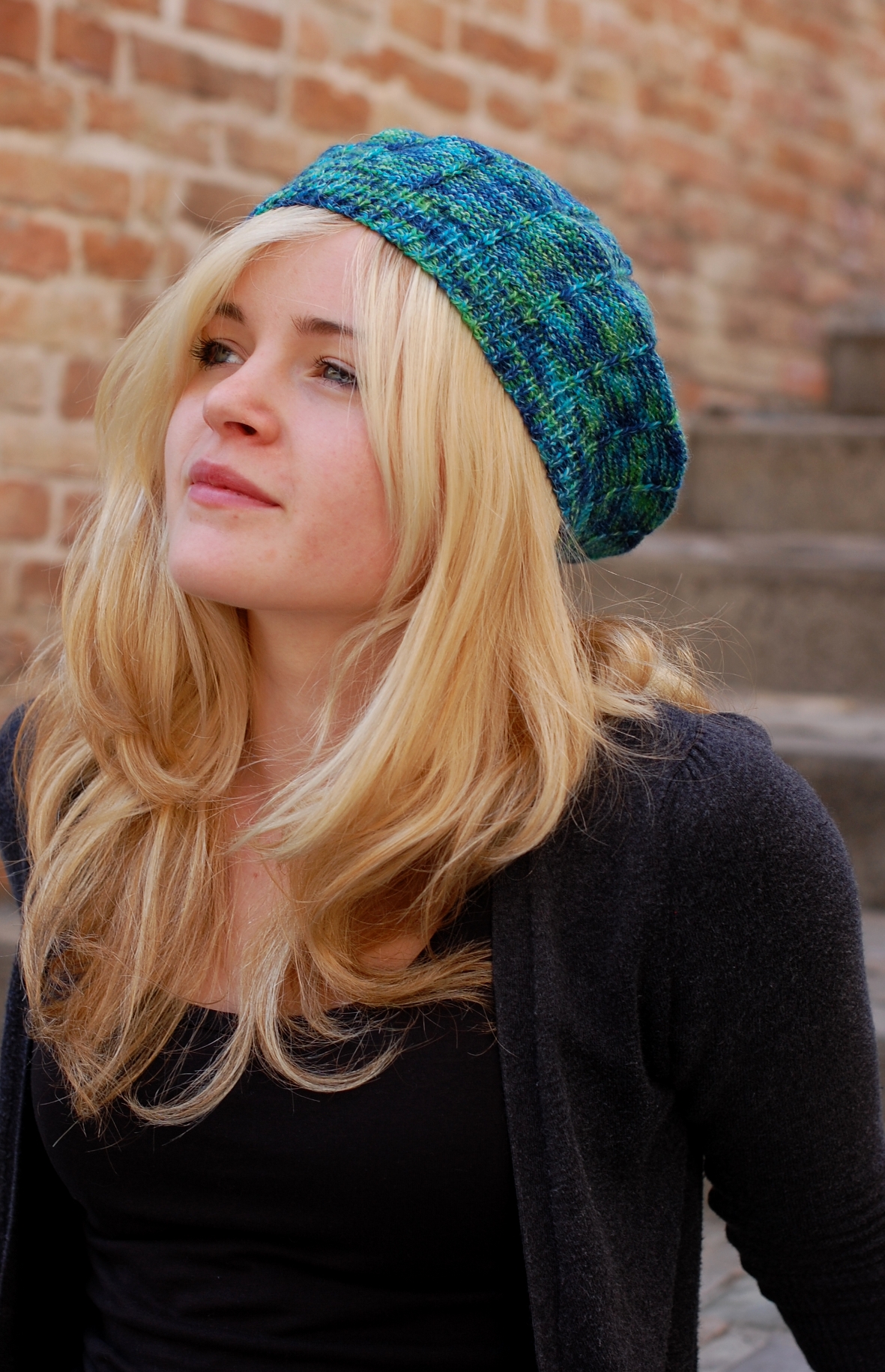 Radial variegated beret knitting pattern