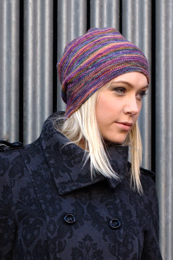 Risalire slouchy bonnet knitting pattern