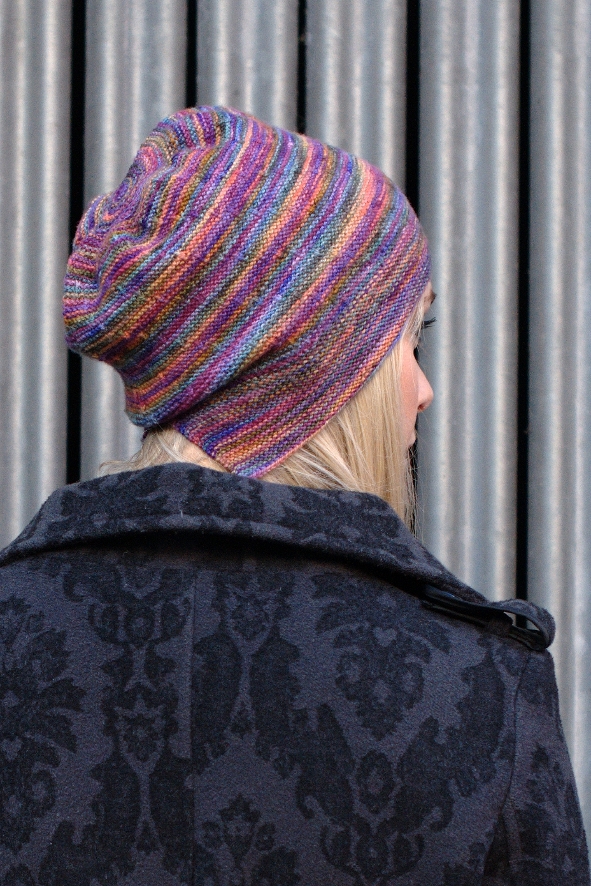 Risalire slouchy bonnet knitting pattern