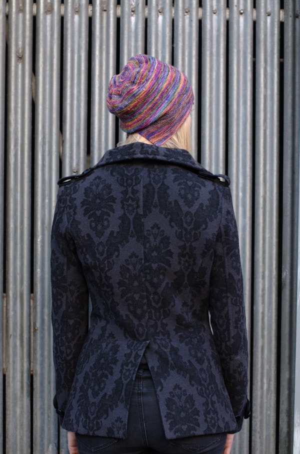 Risalire slouchy bonnet knitting pattern
