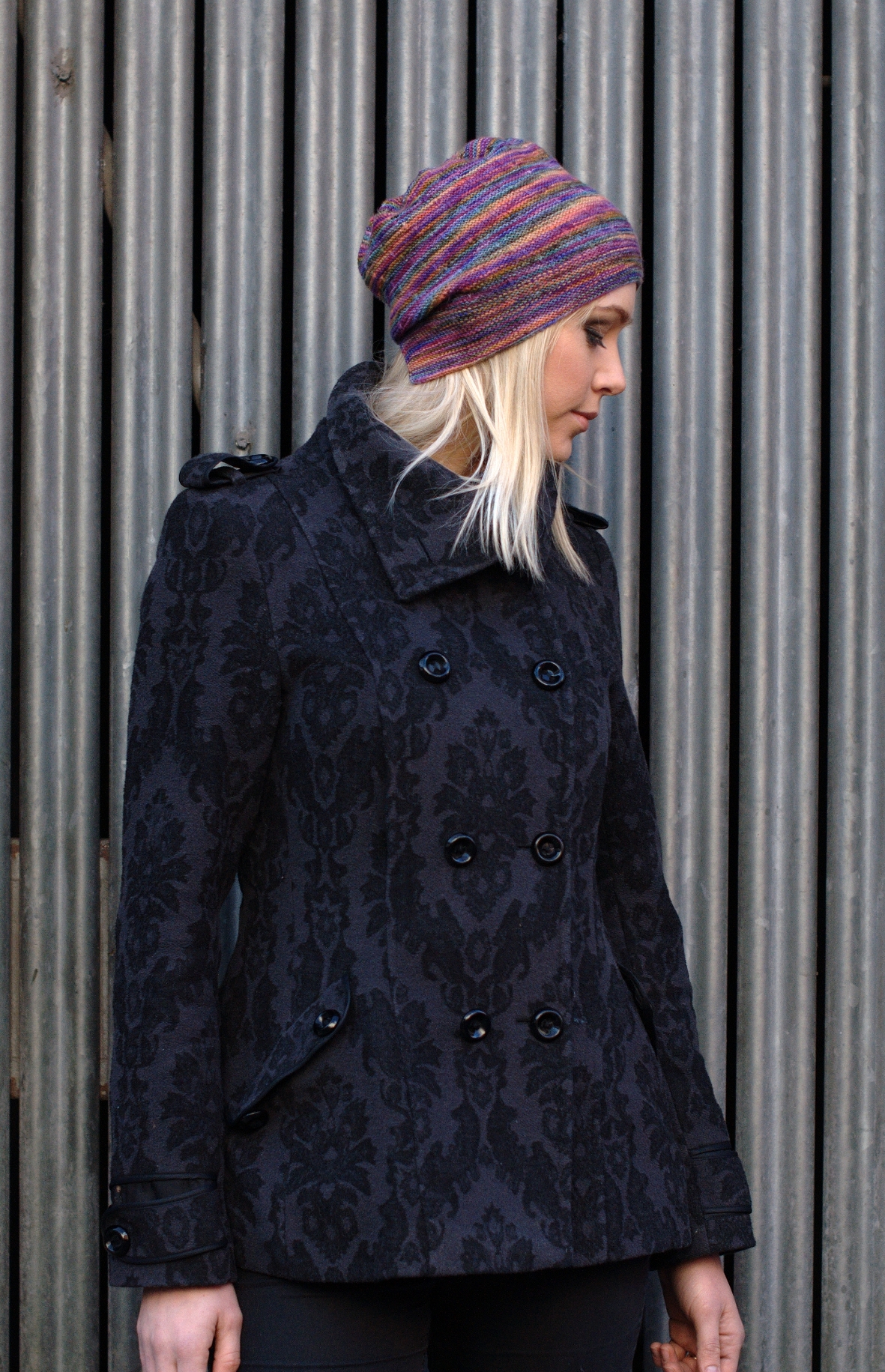 Risalire slouchy bonnet knitting pattern