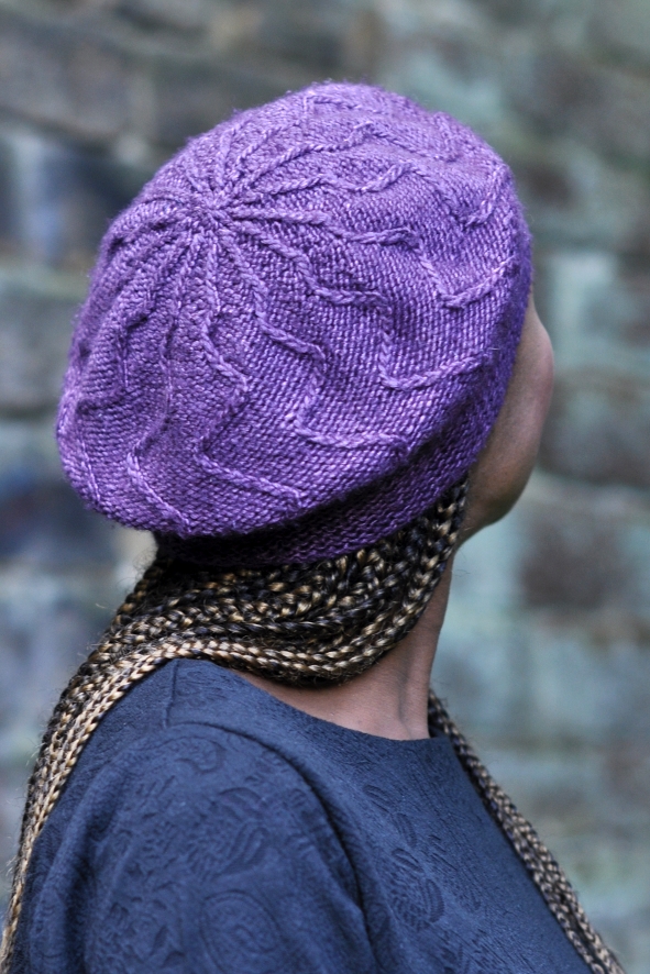 Traversa zigzag beret knitting pattern