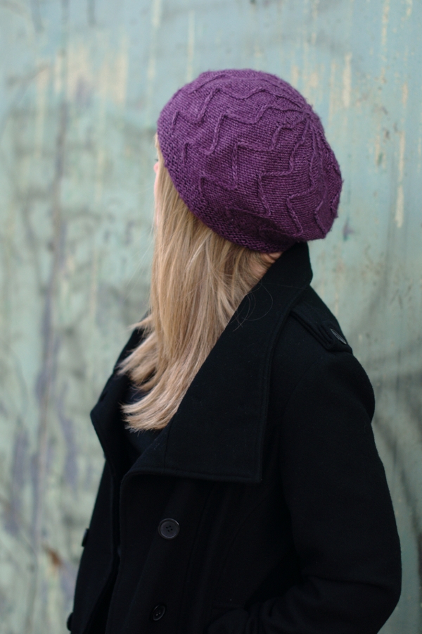 Traversa zigzag beret knitting pattern