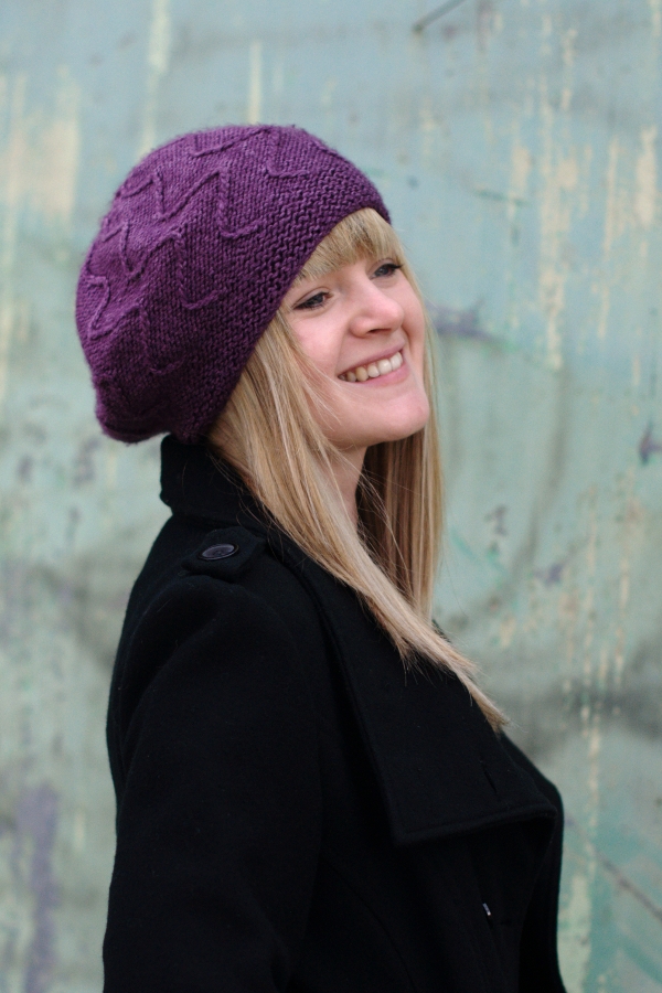 Traversa zigzag beret knitting pattern