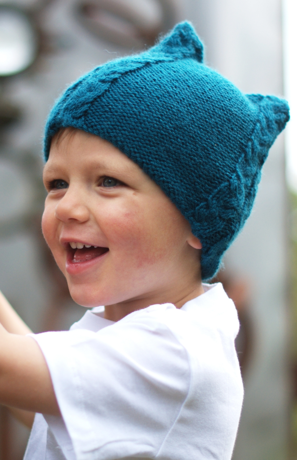 Tricable cable Hat knitting pattern for all ages