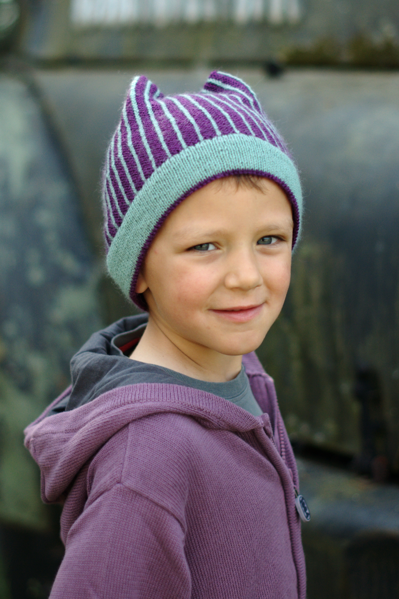 Mercury stranded pinstripe beanie knitting pattern for kids