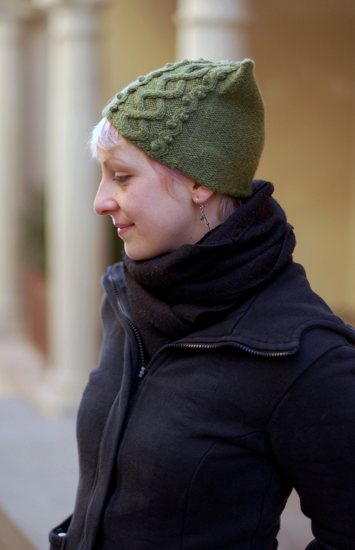 Floralys cable Hat knitting pattern