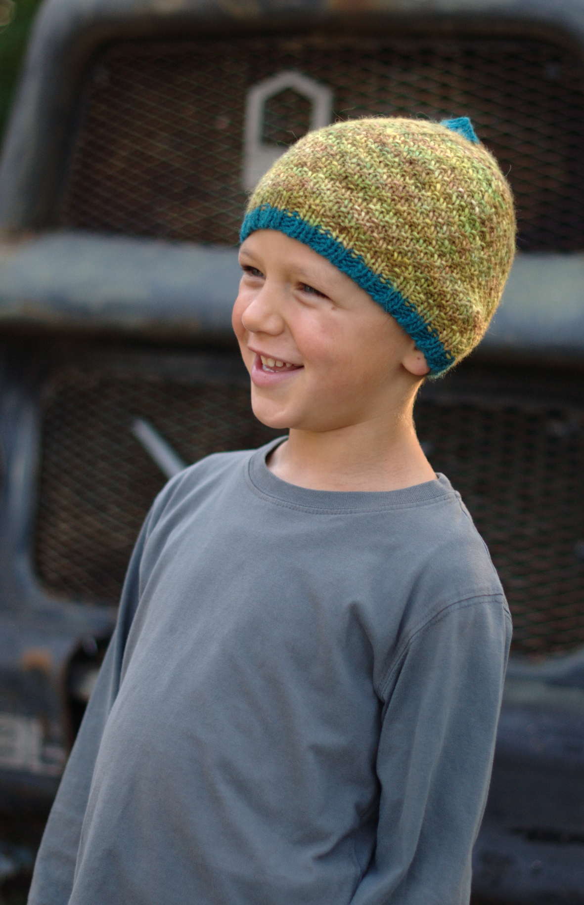 Forest Imp texture beanie knitting pattern for variegated yarn