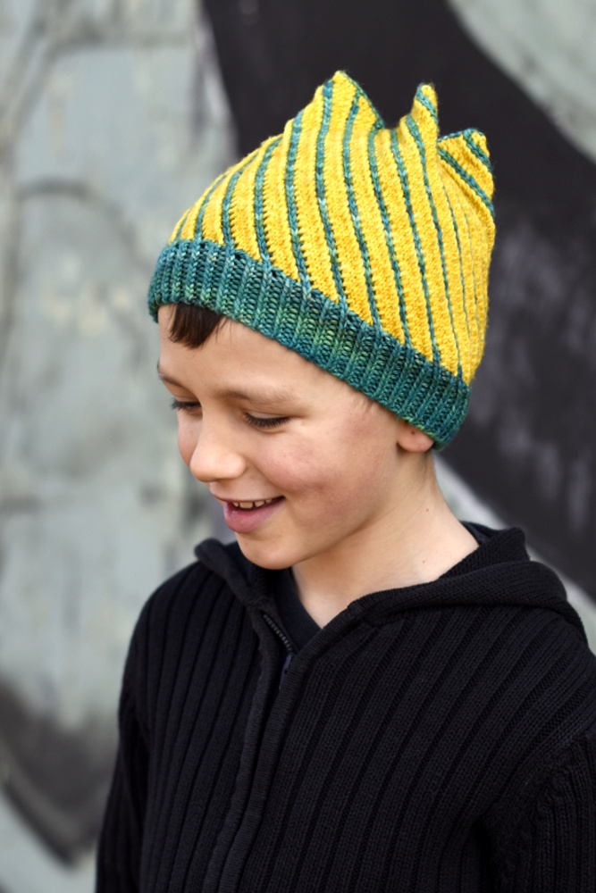 Torsione hand knitting pattern for structured spiral Hat