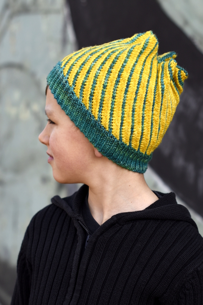 Torsione hand knitting pattern for structured spiral Hat