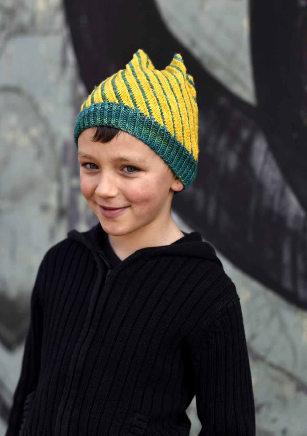 Torsione hand knitting pattern for structured spiral Hat