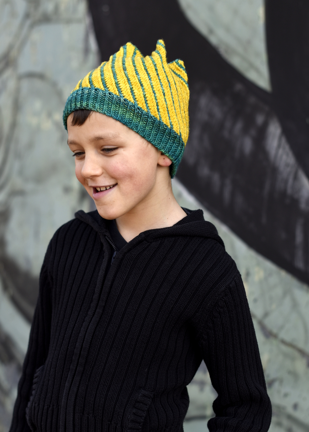 Torsione hand knitting pattern for structured spiral Hat