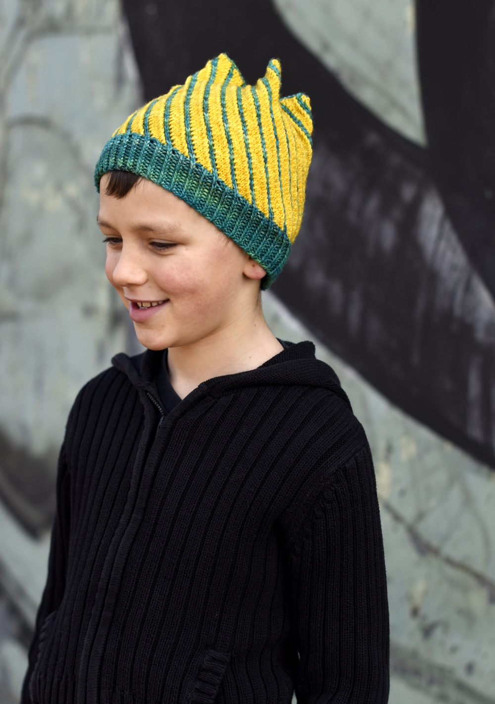 Torsione hand knitting pattern for structured spiral Hat