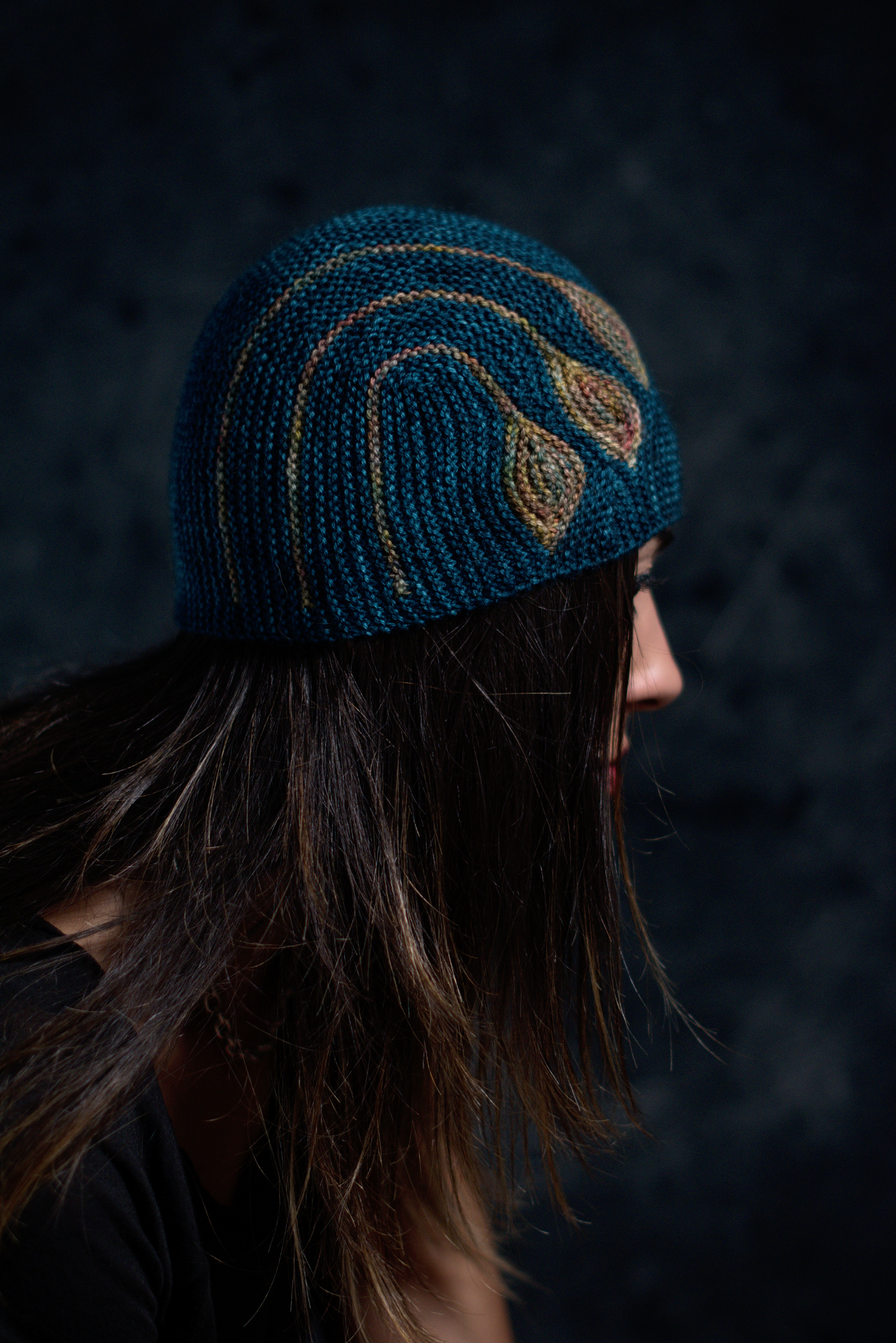 Chiral sideways knit short row colourwork hat knitting pattern