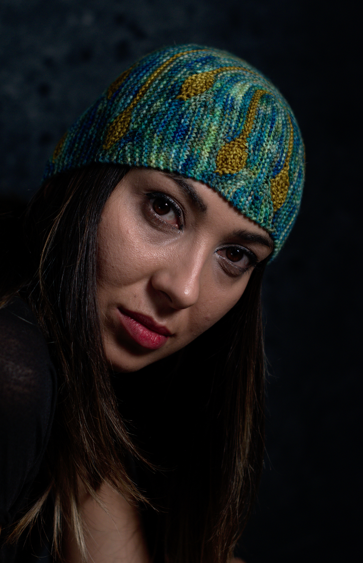 Bilateral sideways knit short row colourwork hat hand knitting pattern