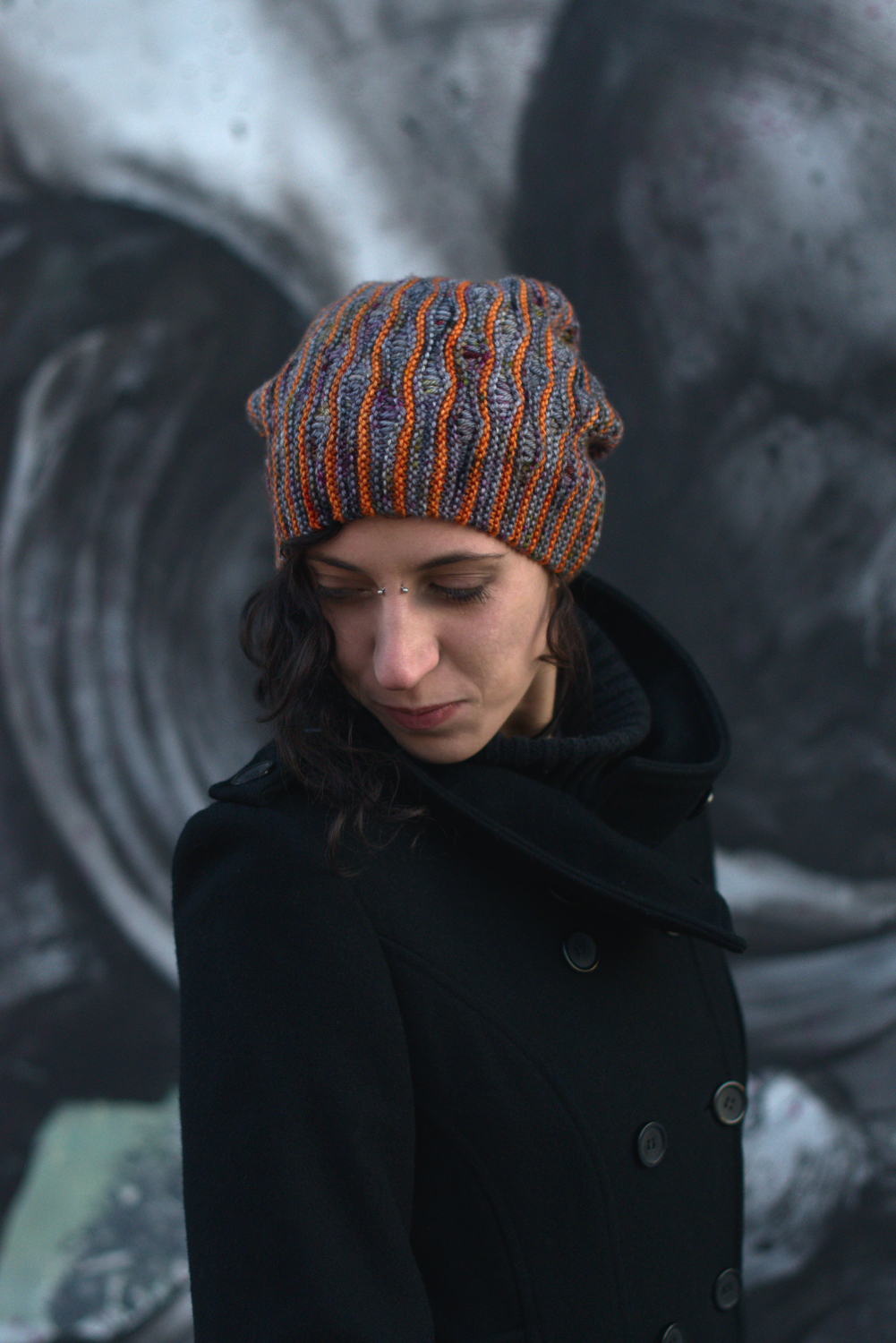 Laminard reversible sideways knit slouchy hat in two colours for dk yarn