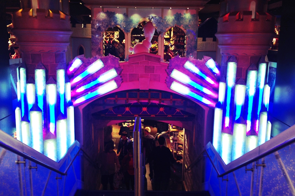 Store development, Disney Store, Frozen, Sven, Anna, Elsa, Christmas 2014, Sculpts, Props, VM, Retail Design, In-store Theming, Visual Merchandising, Shop Design,