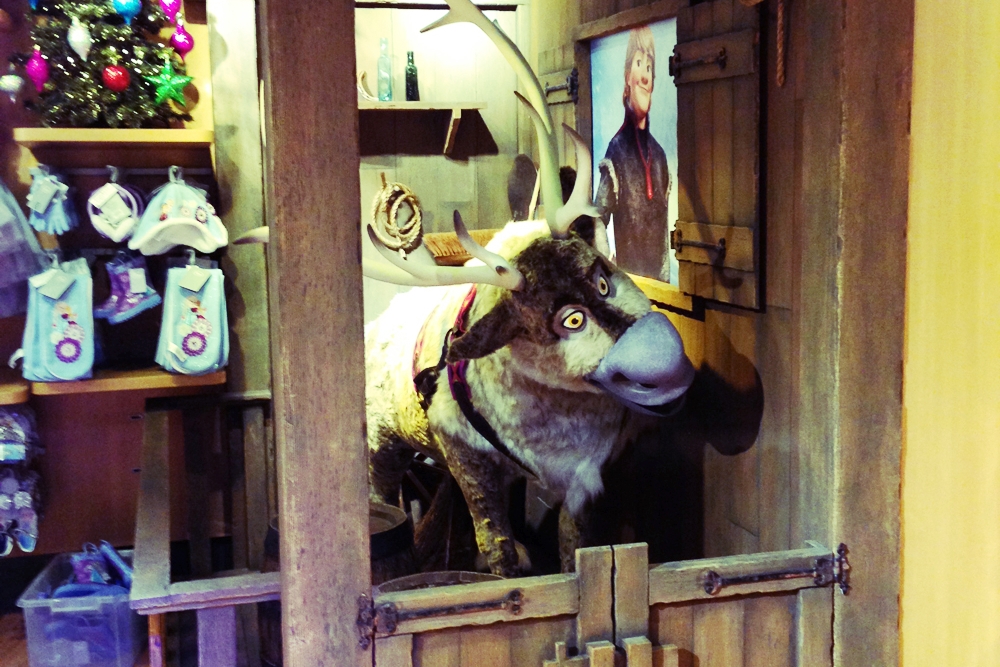 Store development, Disney Store, Frozen, Sven, Anna, Elsa, Christmas 2014, Sculpts, Props, VM, Retail Design, In-store Theming, Visual Merchandising, Shop Design,