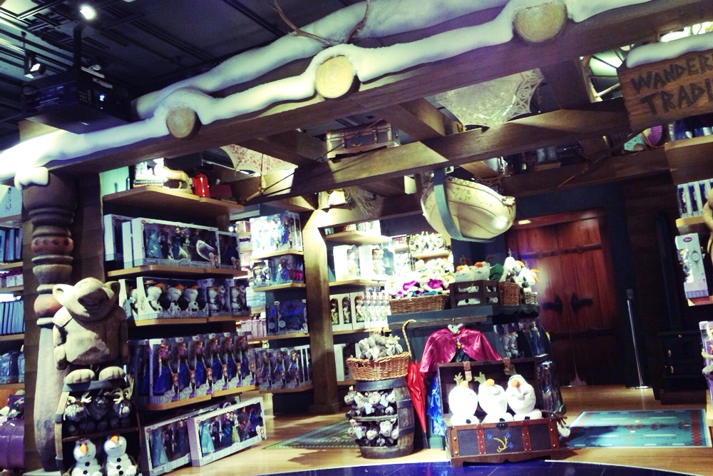 Store development, Disney Store, Frozen, Sven, Anna, Elsa, Christmas 2014, Sculpts, Props, VM, Retail Design, In-store Theming, Visual Merchandising, Shop Design,