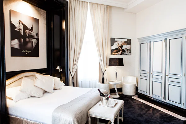 dom-perignon-suite-intercontinental-amstel-amsterdam-hotel-bedroom.jpg