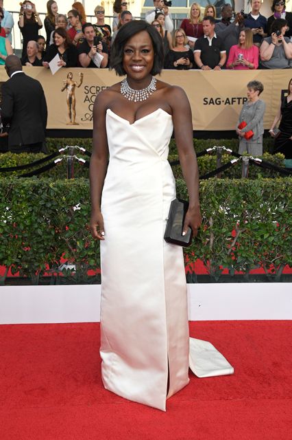 Viola Davis giving us crisp, white-tie glamour in this Vivienne Westwood gown.