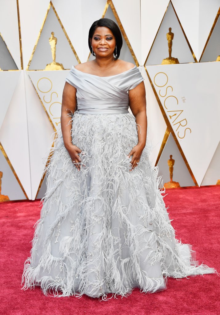Octavia Spencer is also giving us elegant floating on a dream wearing a Marchesa dress, Stuart Weitzman shoes, and Forevermark jewels.